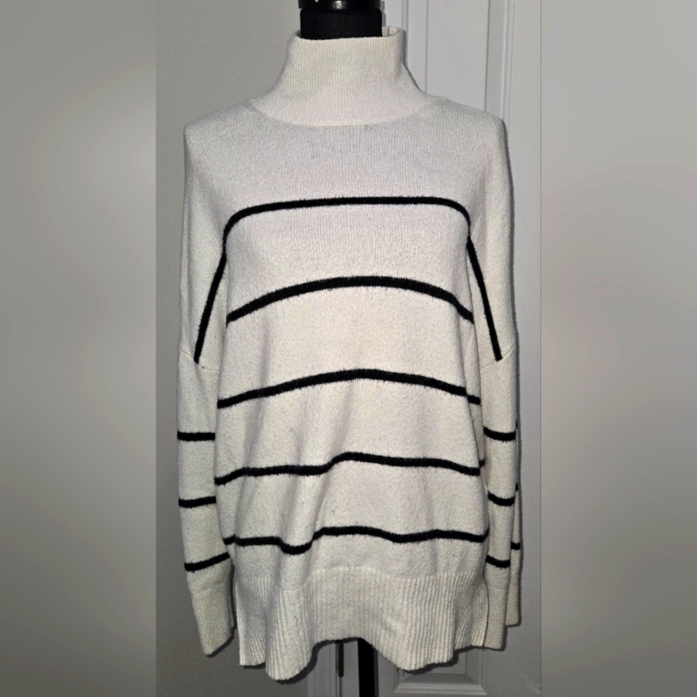 Abercrombie & Fitch Women's Striped Cream & Black Turtleneck Sweater